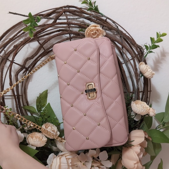 Badgley Mischka blush pink faux leather quilted crossbody purse - Picture 1 of 12